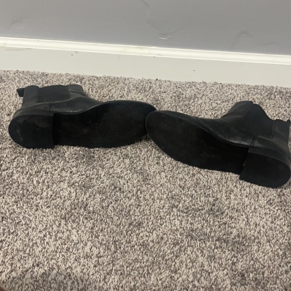 SOLD ON Ⓜ️ Great condition Frye Carly Chelsea Boot - Picture 5 of 6